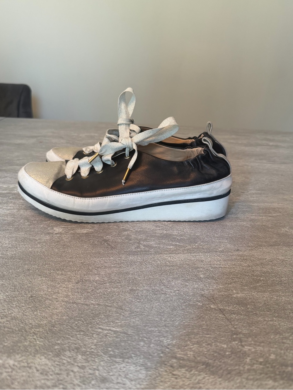 Ron White Nova Bicolor Napa Low-Top Sneakers in the Onyx/Platino colorway Sz 8